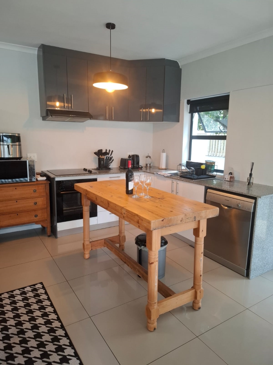 To Let 2 Bedroom Property for Rent in Clovelly Western Cape